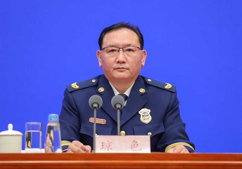 美女扒内裤让我捅应急部党组成员、消防救援局局长琼色出席新闻发布会